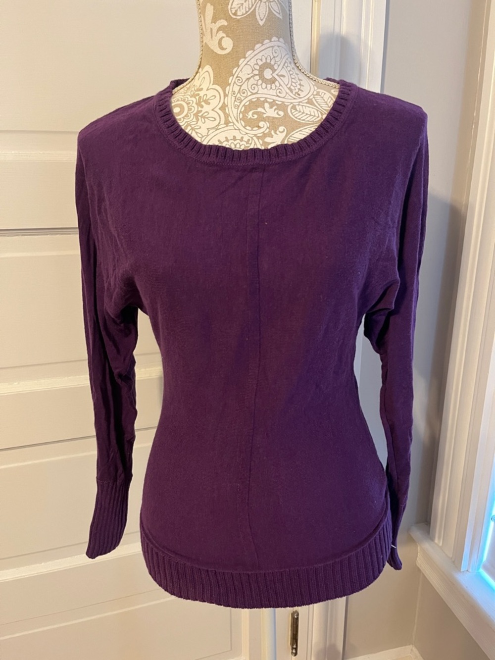 Size XS The Limited Purple Crew Neck Sweater Smoke and Pet Free